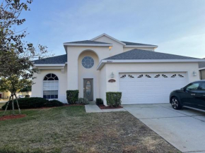 Dream villa with pool and jacuzzi in Windsor Palms, a top rated, man gated resort 5 minutes from Disney